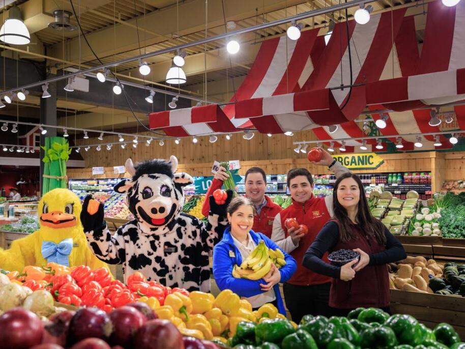These 9 U.S. grocery stores are attractions any tourist should add to