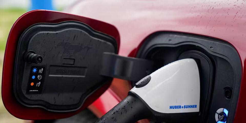 Vandals cause $20,000 in damage to EV charging stations in Sioux Falls ...