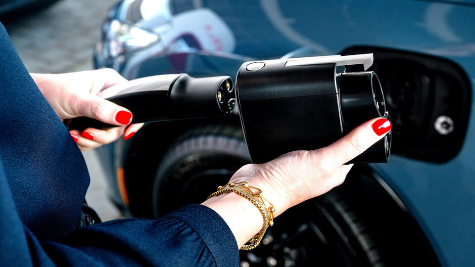 Nearly 1 In 3 EV Chargers Are Mischarging UK Drivers - NewsBreak