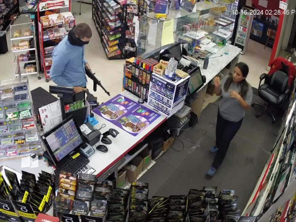 Shell Gas Station Clerk Robbed / Courtesy CCSO