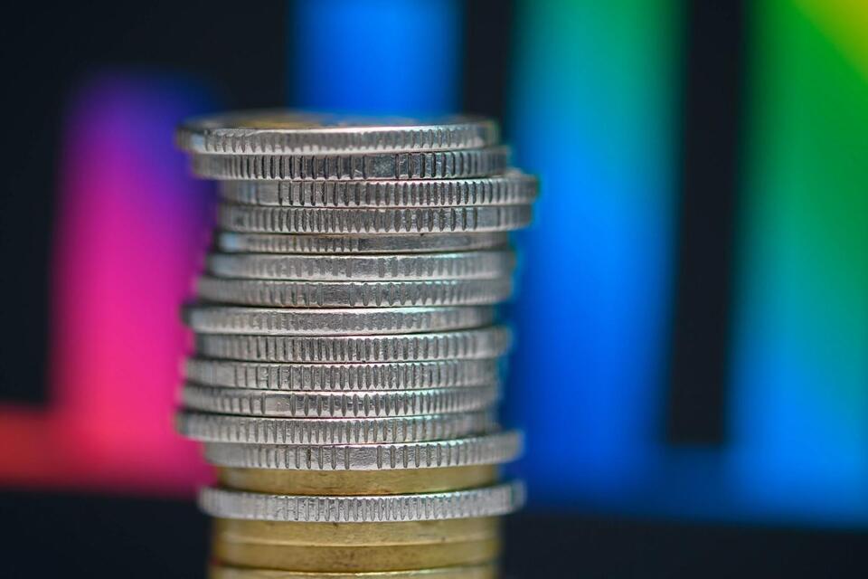 Hospitality union files initiative to expand $30 minimum wage to all L
