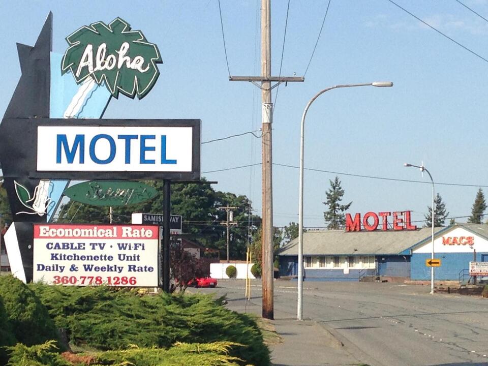 Iconic neon sign returns to Bellingham