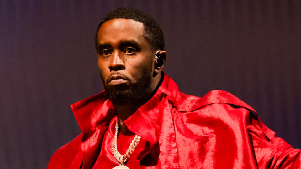 Judge Threatens to Remove Diddy From Courtroom for Staring Down Jurors ...