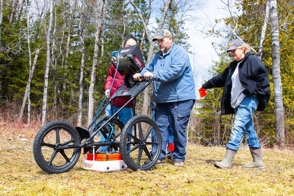 Volunteers use radar to pinpoint remains at Loring sentry dog cemetery ...