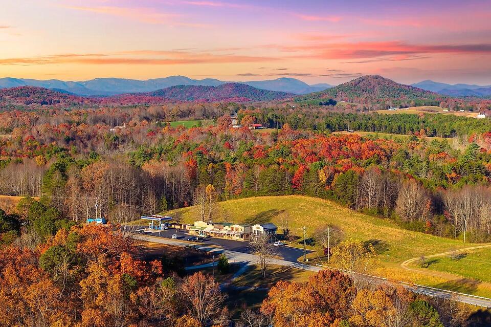 2025's Towns In South Carolina That Come Alive In The Fall - NewsBreak