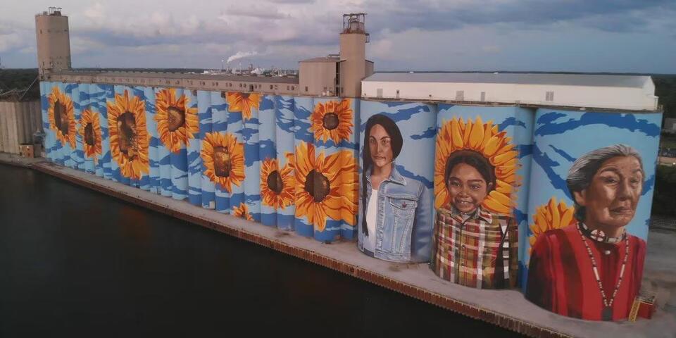 Glass City River Wall to get solar-powered lighting, costing Toledo ...