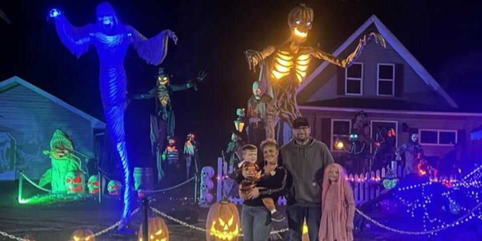 On the UPside: Halloween display at Niagara ravioli shop becomes ...