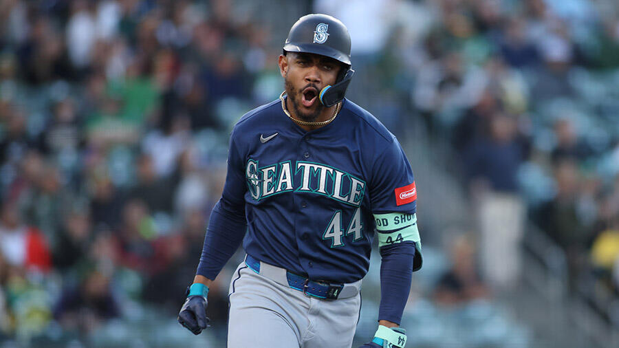 Mariners beat A’s 4-1, pull within half-game of AL West lead