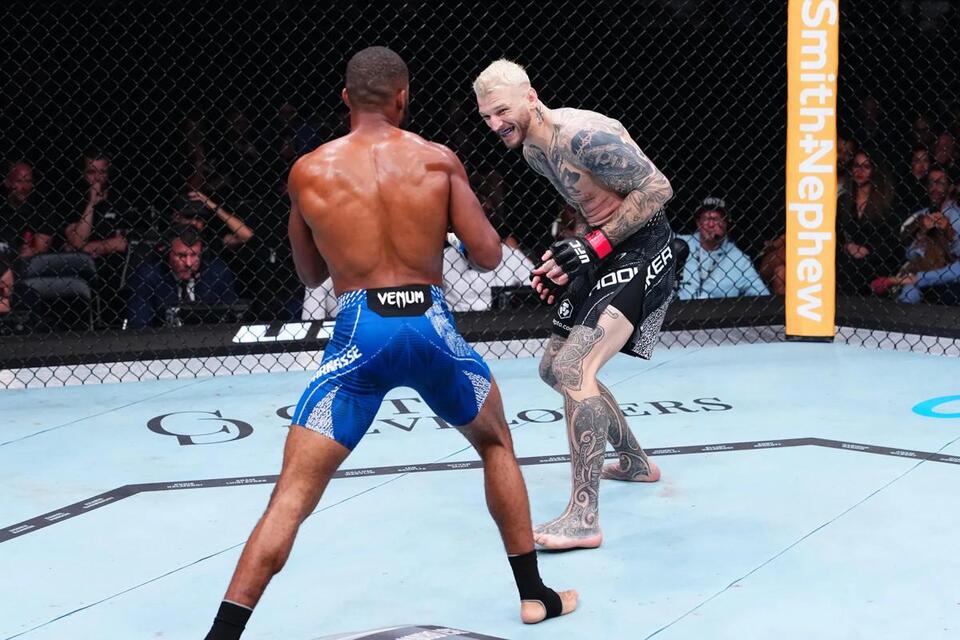 Highlights! Salahdine Parnasse takes Octagon by storm, debuts with wicked liver kick TKO over Dan Hooker