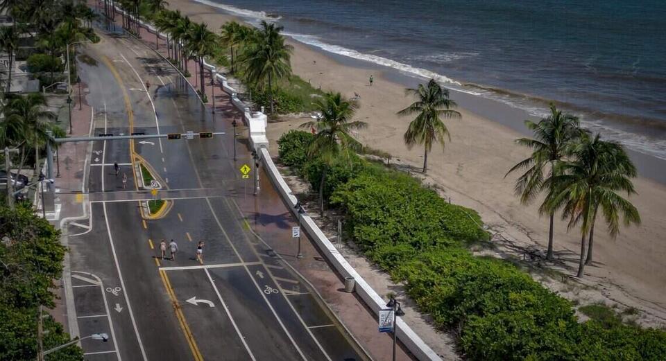 King tides deluge South Florida streets. There's more flooding to come ...