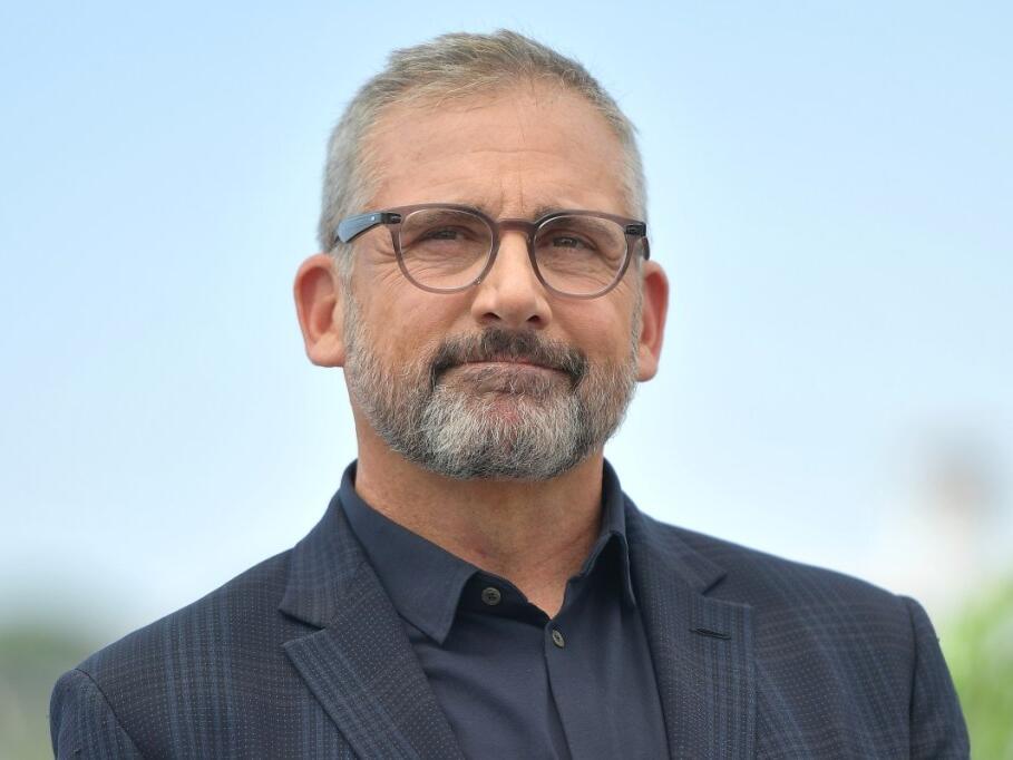 Steve carrell joins netflix s four seasons cast opposite tina fey