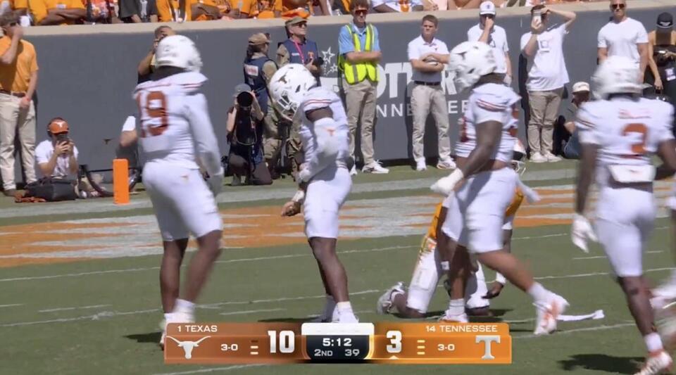 Texas Star Colin Simmons Sort of Apologizes For ‘Pee’ Celebration After ...