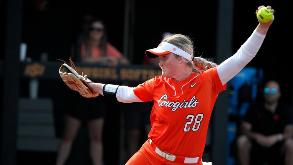 Kelly Maxwell Is In the Transfer Portal and Rumored to be Heading to OU