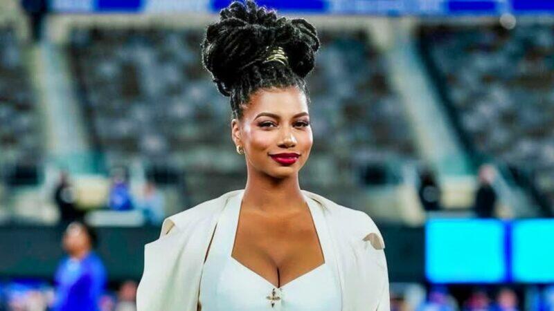 Taylor Rooks Was Turning Heads On The Field With Her Stunning Outfit At ...