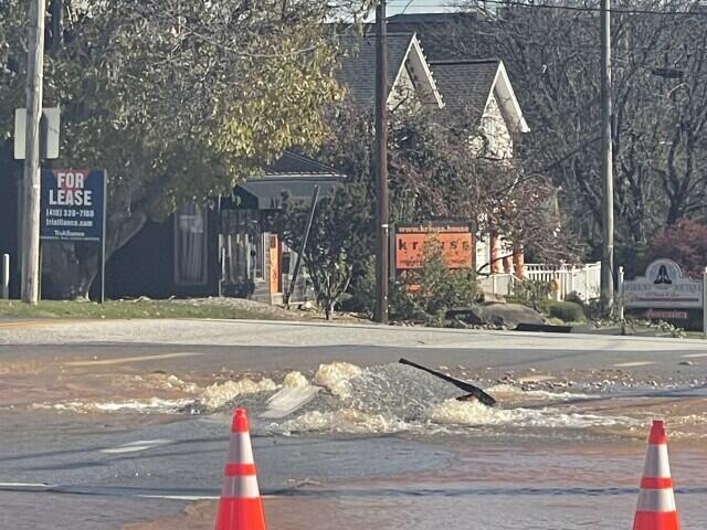 Water main break closes lanes in Cockeysville, DPW working on repairs ...