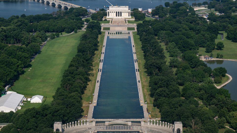 Former Olympic canoeist indicted for allegedly damaging Reflecting Pool