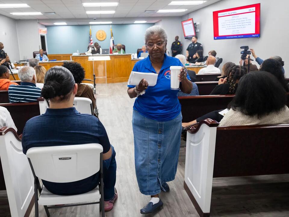 ‘This is an embarrassment’ Residents upset as Arcola city council