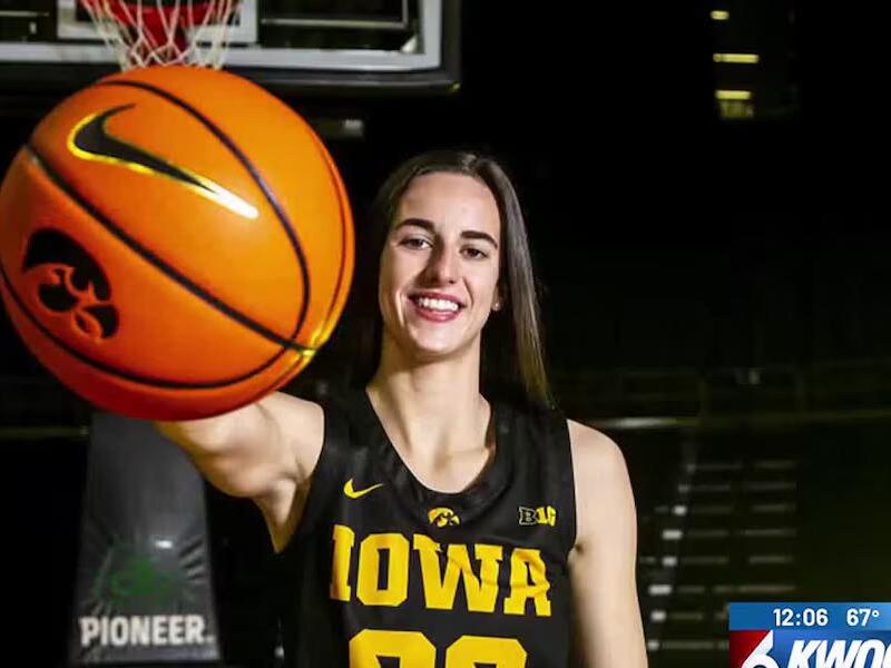Caitlin Clark could win her 4th Dawn Staley Award