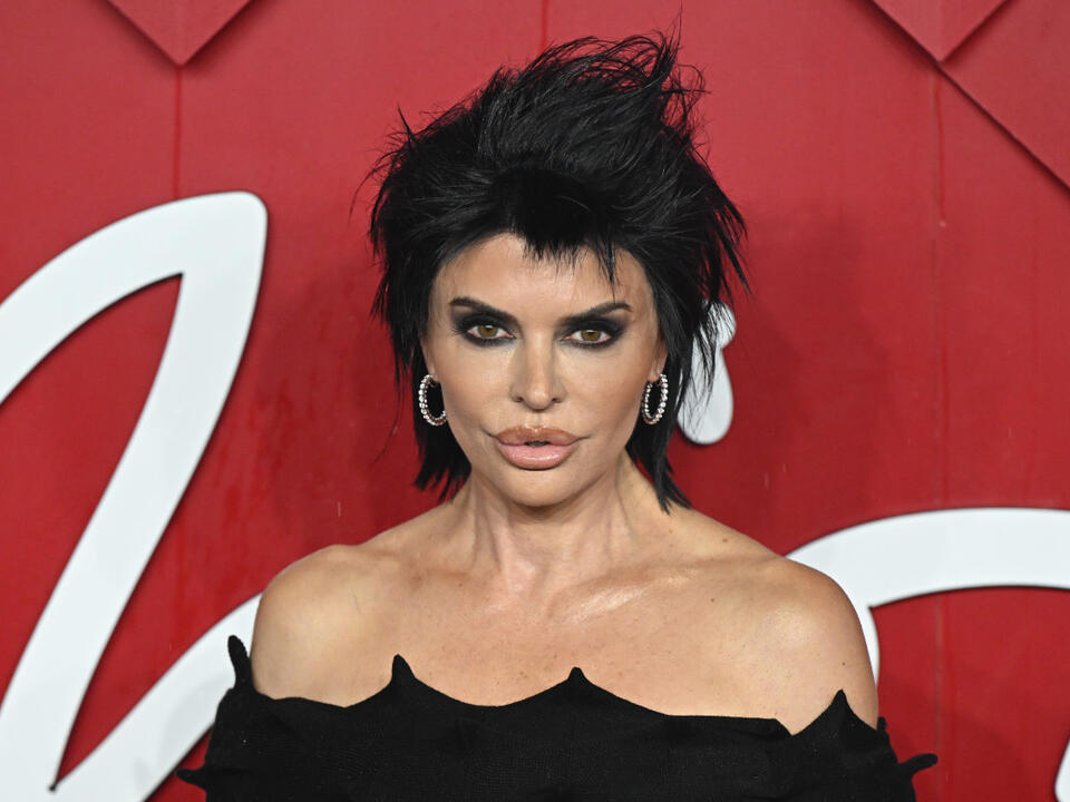 Lisa Rinna Nearly Bares It All in Sparkling Jumpsuit After Viral, Racy ...