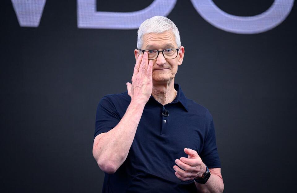 Tim Cook says prices of Apple devices will jump amid memory chip ...