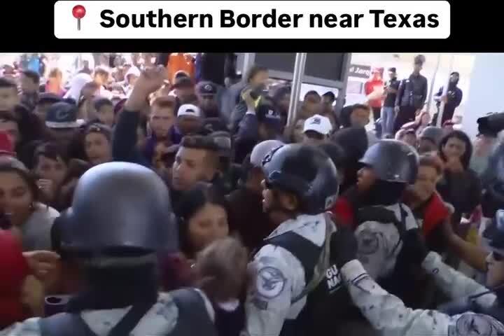 At least 1,000 migrants have just broken through the @GN_MEXICO_ barrier in Ciudad Juarez. They are heading to the checkpoint at Paso Texas with the aim of forcibly entering the United States because the CBP One application is ou - NewsBreak