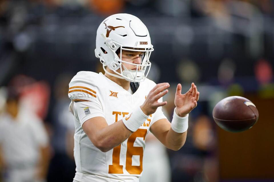‘We’re Back’ — Texas Legend Chris Simms is All-In on Arch Manning ...