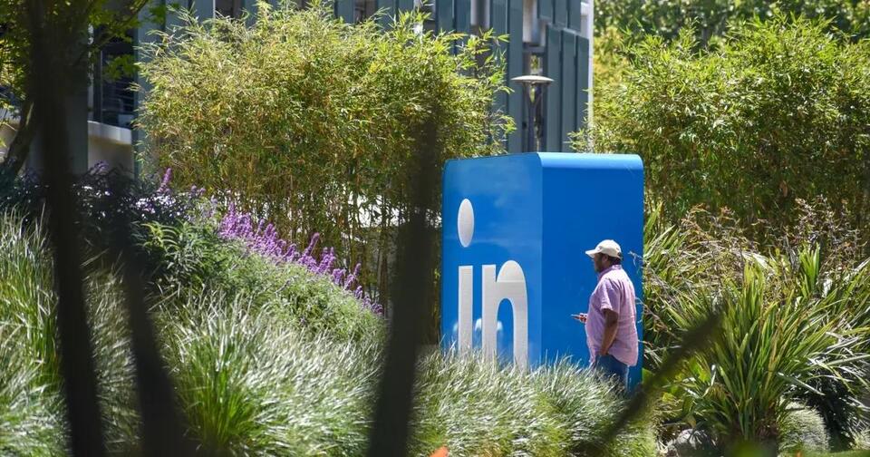 LinkedIn pays Mountain View $1.6M to extend development timeline