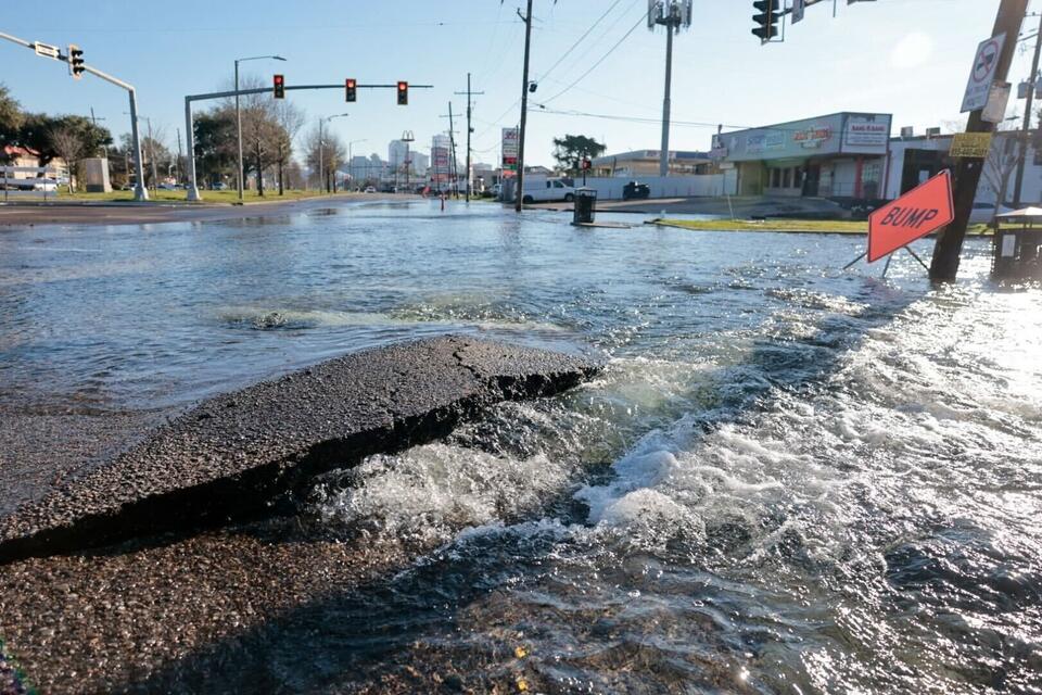 Boil water advisory issued after water main break floods parts of South ...