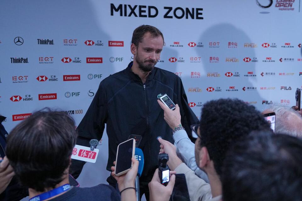 Daniil Medvedev disqualified against Novak Djokovic after controversial ...