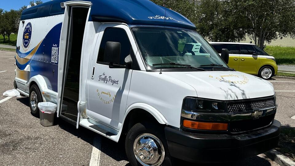 New homeless outreach bus has begun rolling in St. Petersburg - NewsBreak