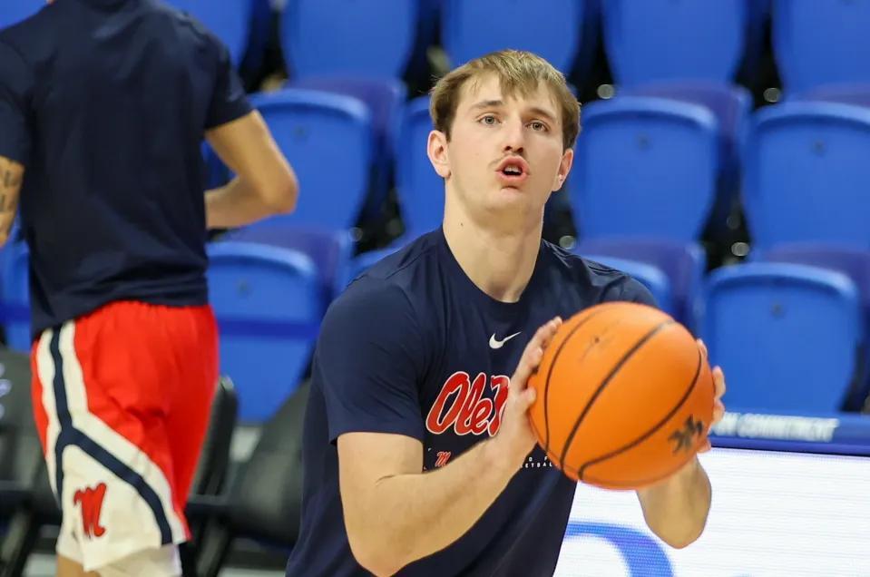 Former Wildcat Travis Perry was blanked in his return to Rupp Arena ...