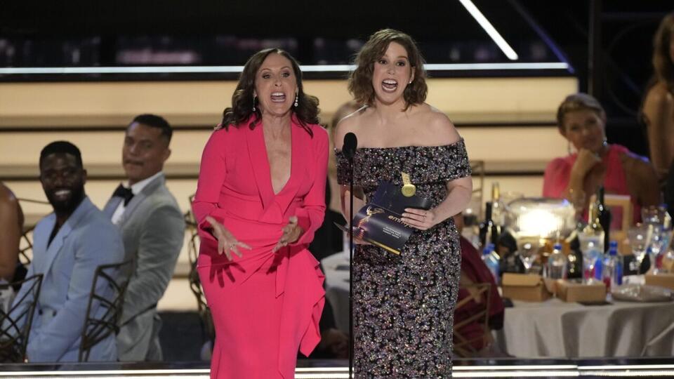 Molly Shannon Recalls Waitress Work and Observing Jennifer Aniston ...