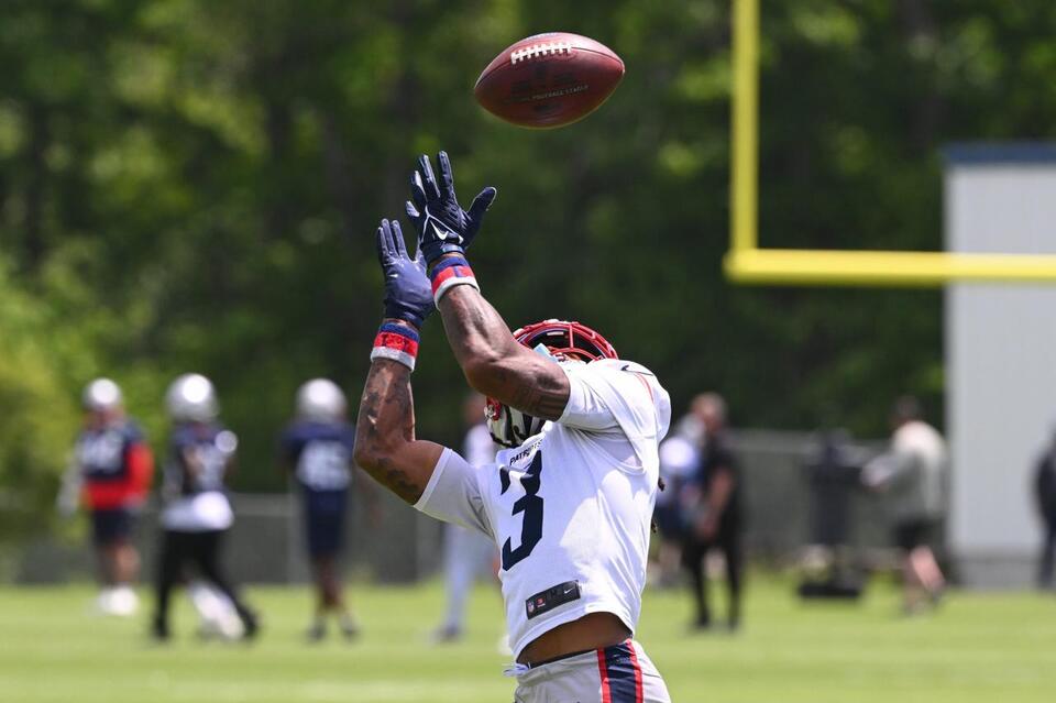 Patriots Training Camp 12: DeMario Douglas Pops in Blue-White Scrimmage