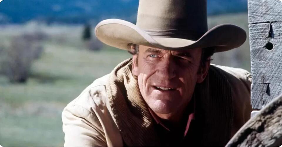‘Gunsmoke’ Fans Wanted More Matt Dillon—But James Arness Saw Things ...