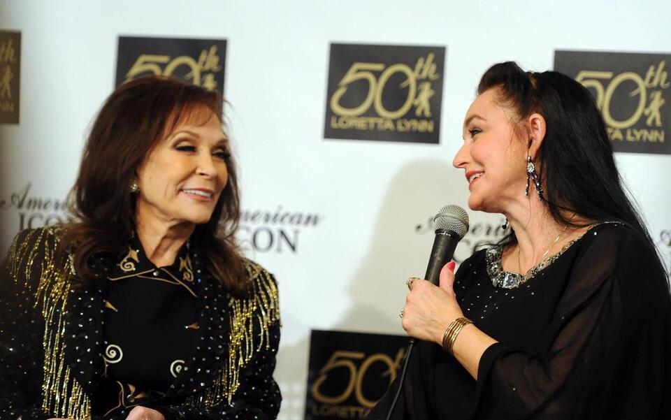 Just Announced: Crystal Gayle Joins Sara Evans at Coushatta Casino Concert