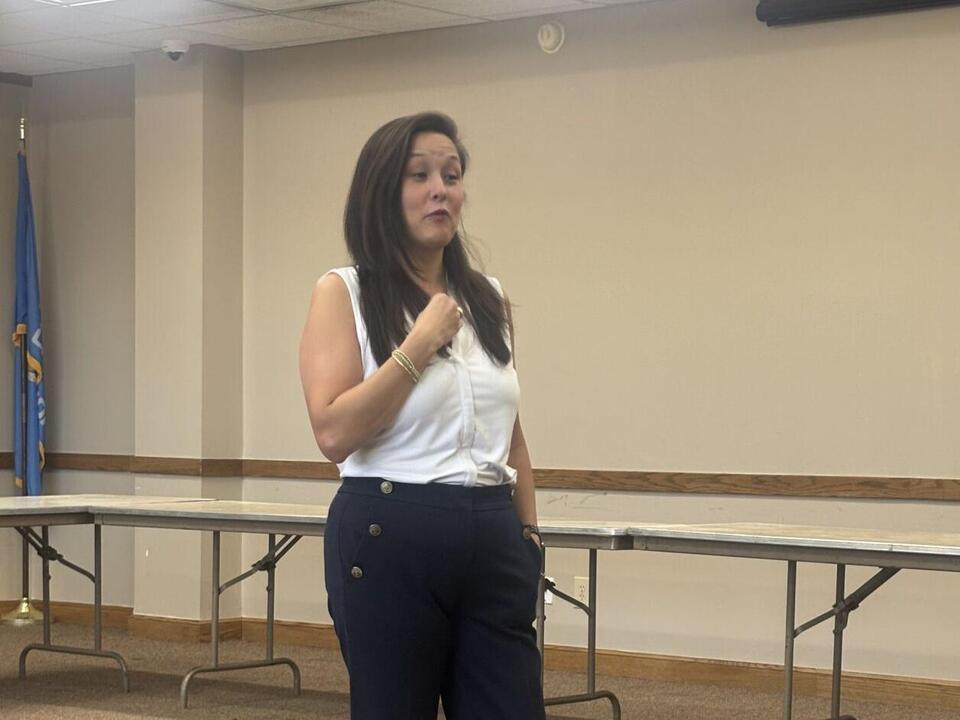 Cyndi Munson Speaks at Pawhuska Community Center