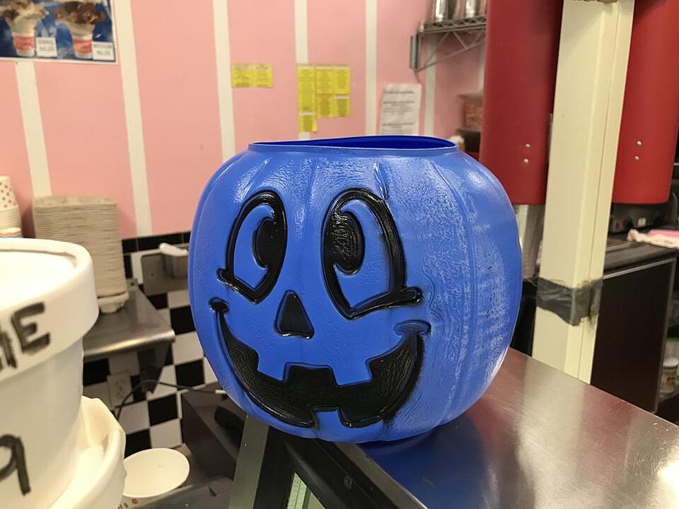 what-does-a-blue-halloween-bucket-mean-in-massachusetts
