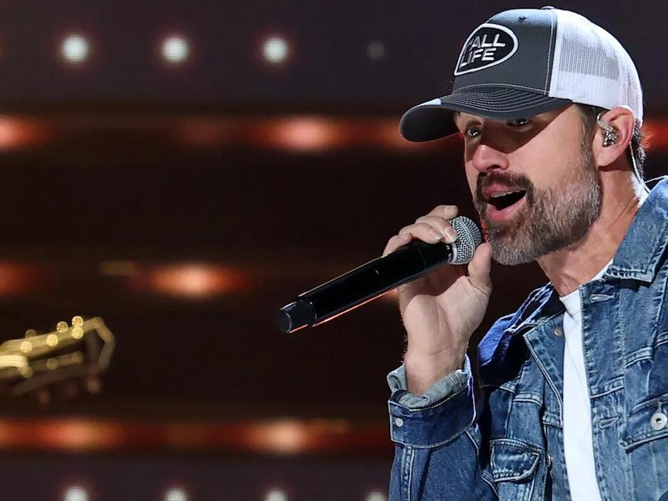 Walker Hayes Takes Us to Applebee’s for 2024 Macy’s Thanksgiving Day