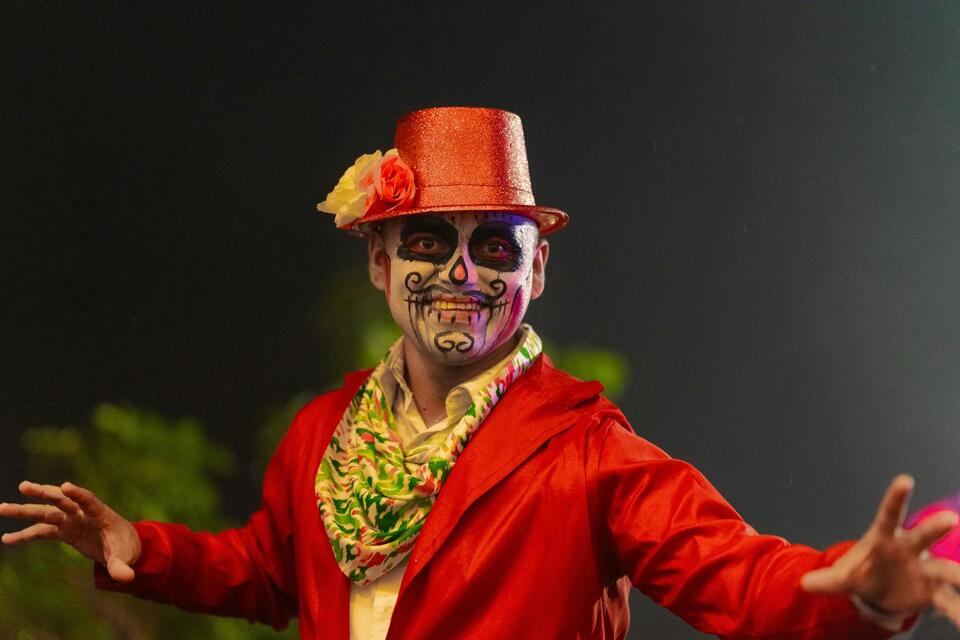 Michael Jackson's Thriller Takes Over Halloween in NY - NewsBreak