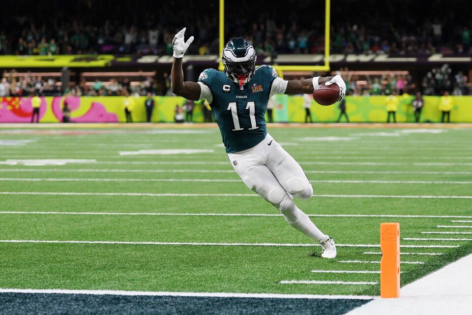MORSE: AJ Brown Trade Reactions, Onwenu’s Restructure, and Hill on IR