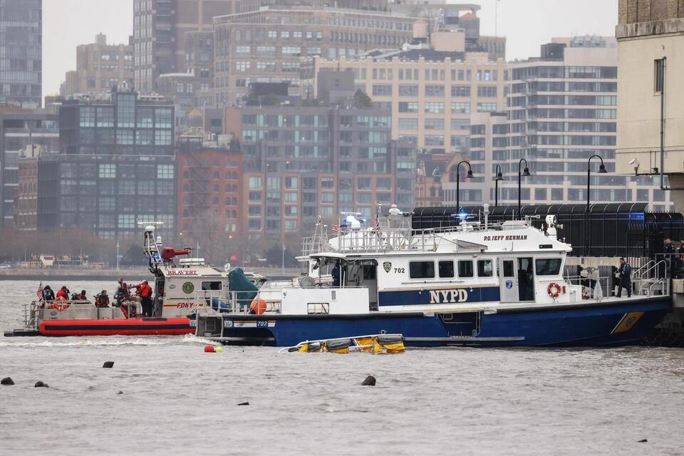 Deadly helicopter crash in Hudson River likely caused by bird strike, NTSB says